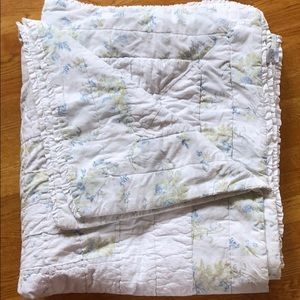 KING SIZE SHABBY CHIC QUILT/COMFORTER BLUE/WHITE